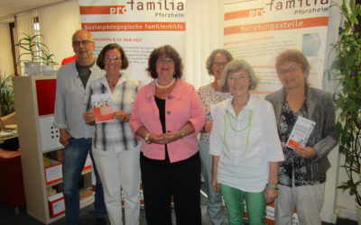 Mit Staatssekretärin Bärbl Mielich vor Ort bei pro familia: Optimierte Beratungshilfen für Familien